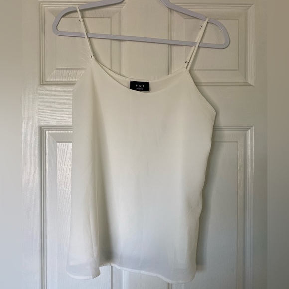 NWOT VICI Happy State Tyche White Top - Picture 2 of 6
